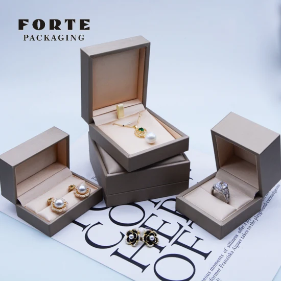 Forte 2022 Luxe Discret PU Cuir Vintage Bijoux Emballage Timbre Chaud Logo Personnalisé Collier Emballage Bague Boîtes à Bijoux avec Logo